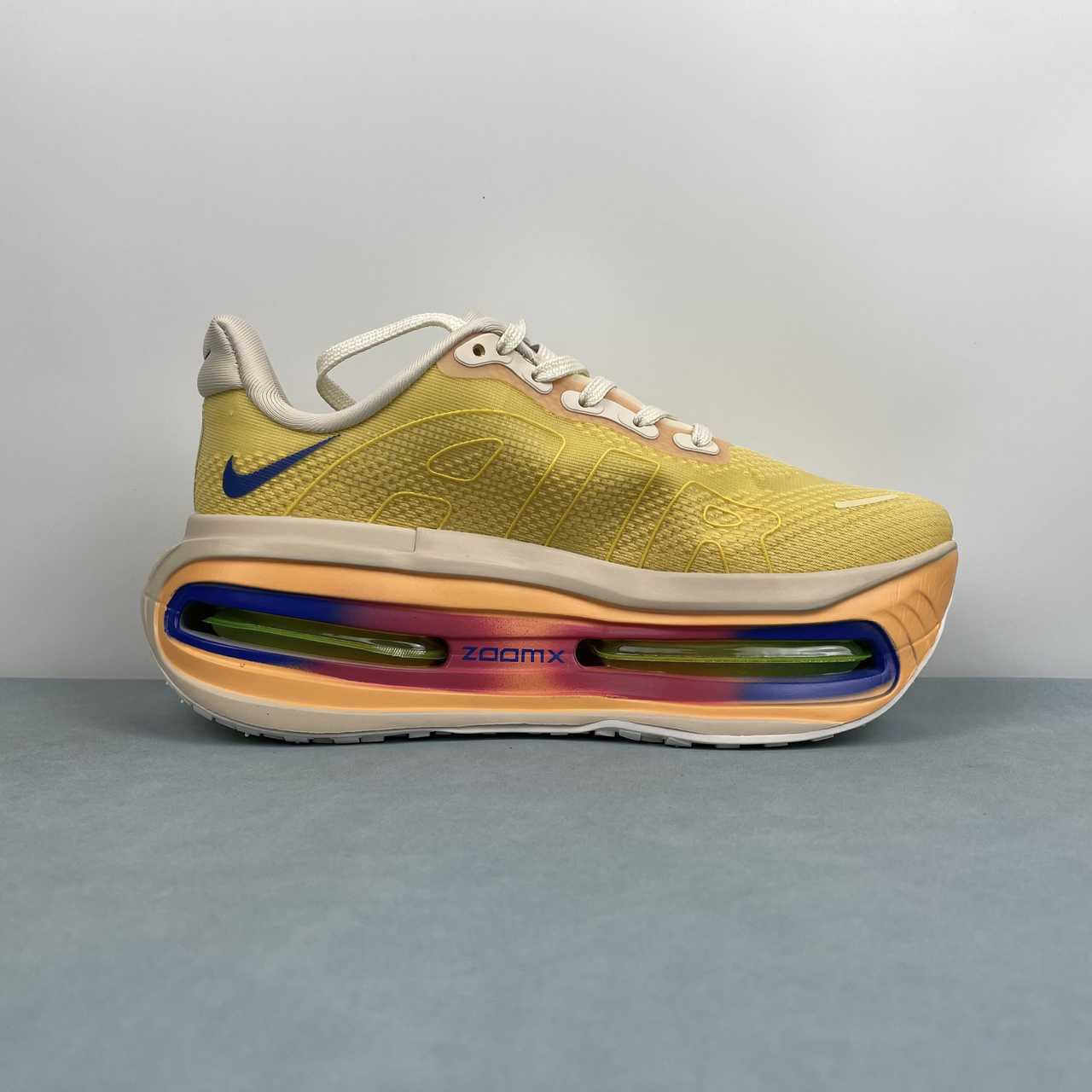 Nike Vomero Premium lemon yellow - VIBES MILANO