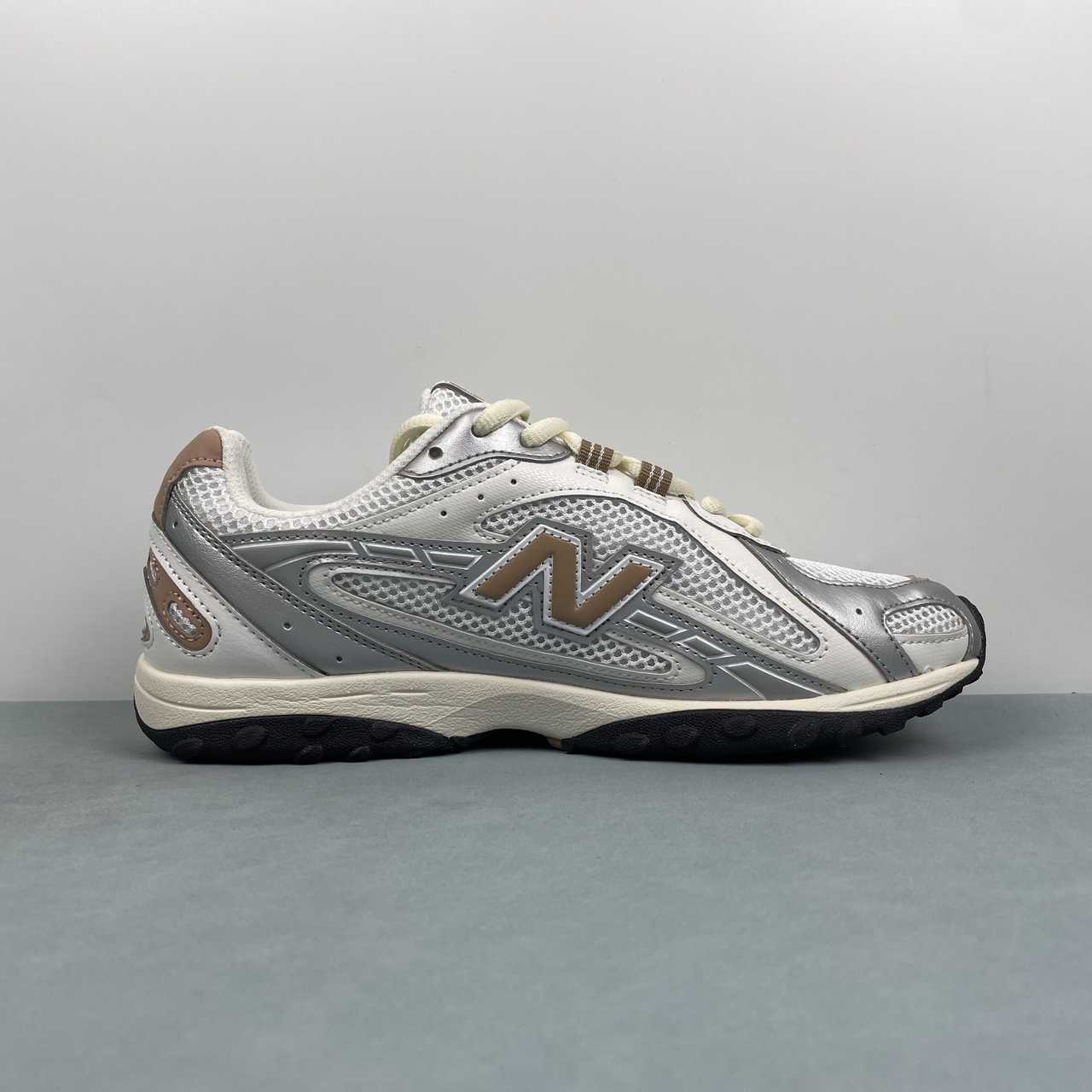 New Balance 204 L Silver Metallic Flat Taupe