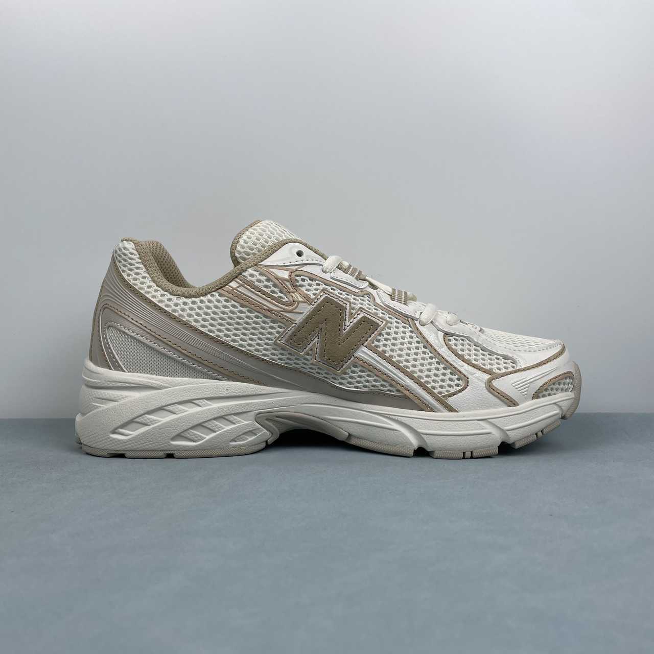 New Balance NB 740 Beige