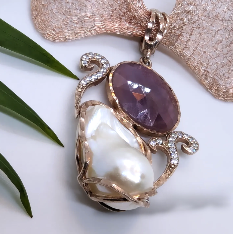 Collana ”ROMA” filigrana in titanio – pendente pietre preziose