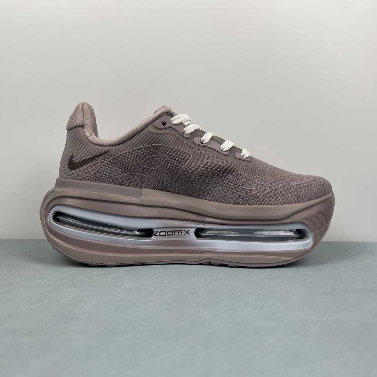 Nike Vomero Premium light brown - VIBES MILANO