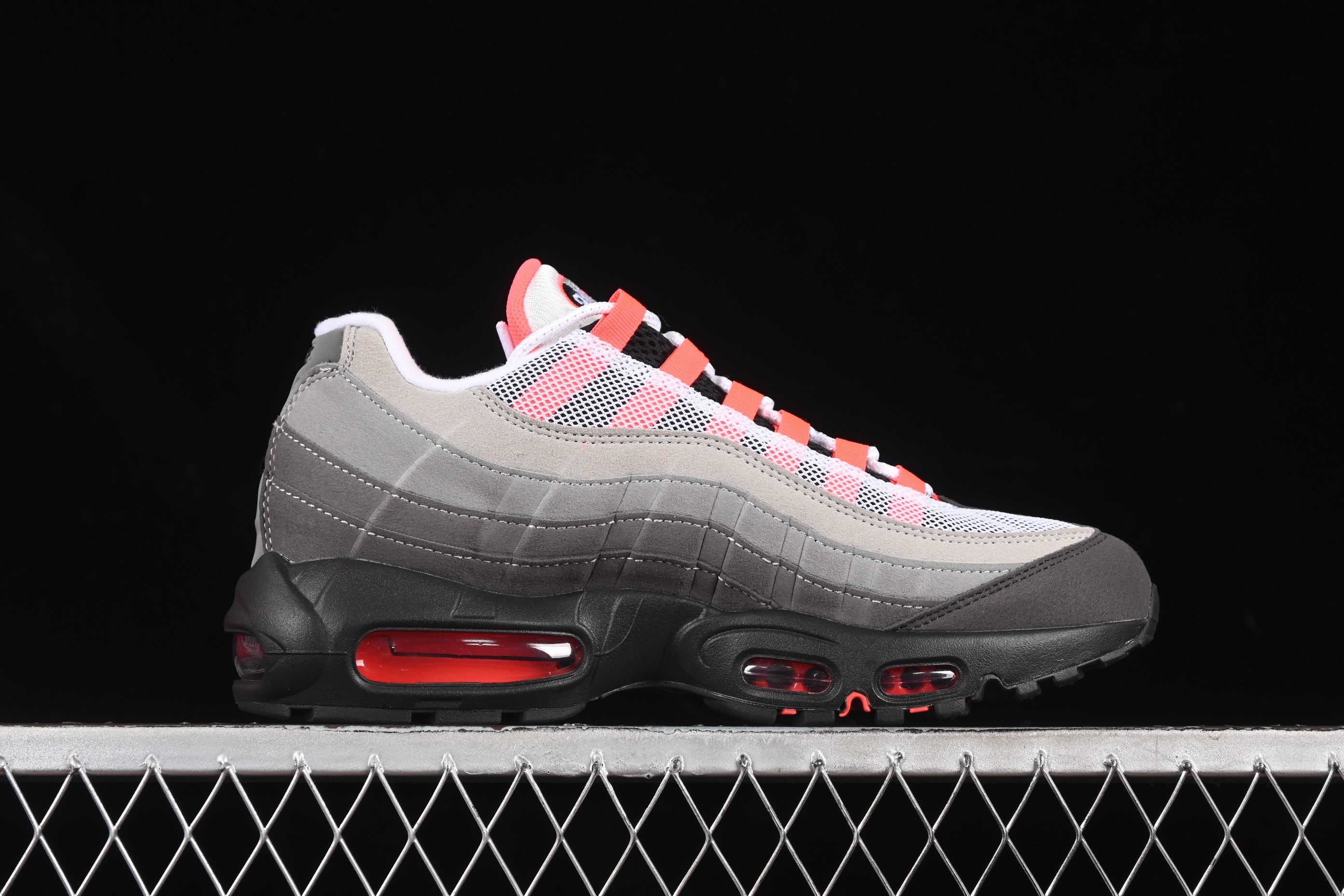 Nike Air Max 95 OG white solar red