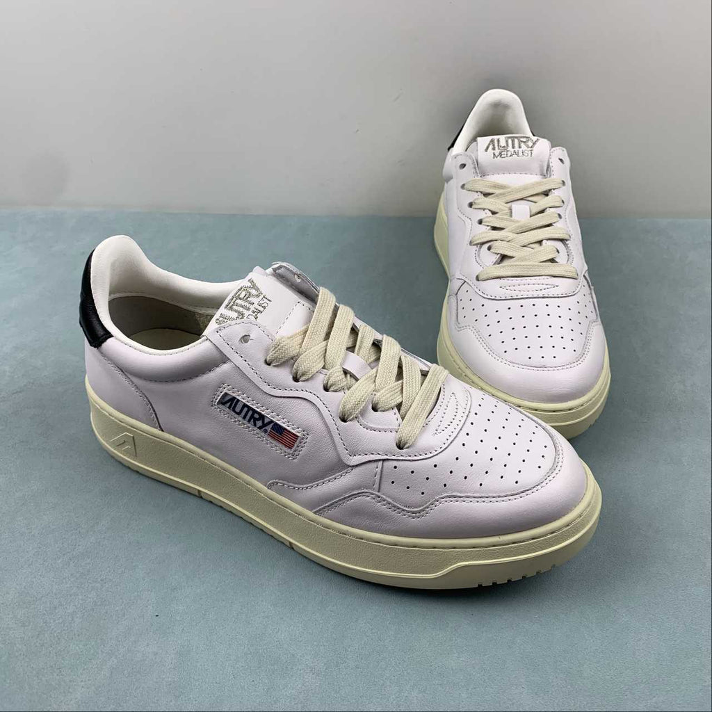 Autry Medalist Low bianca con talloncino nero