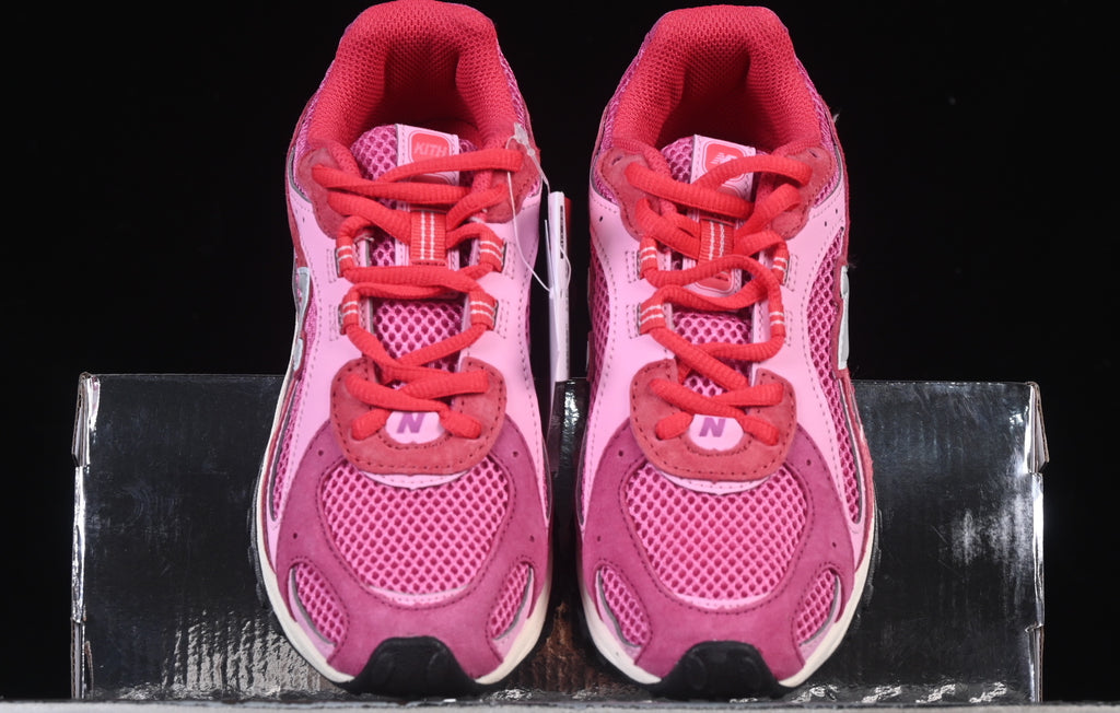 New Balance 204L KITH pink