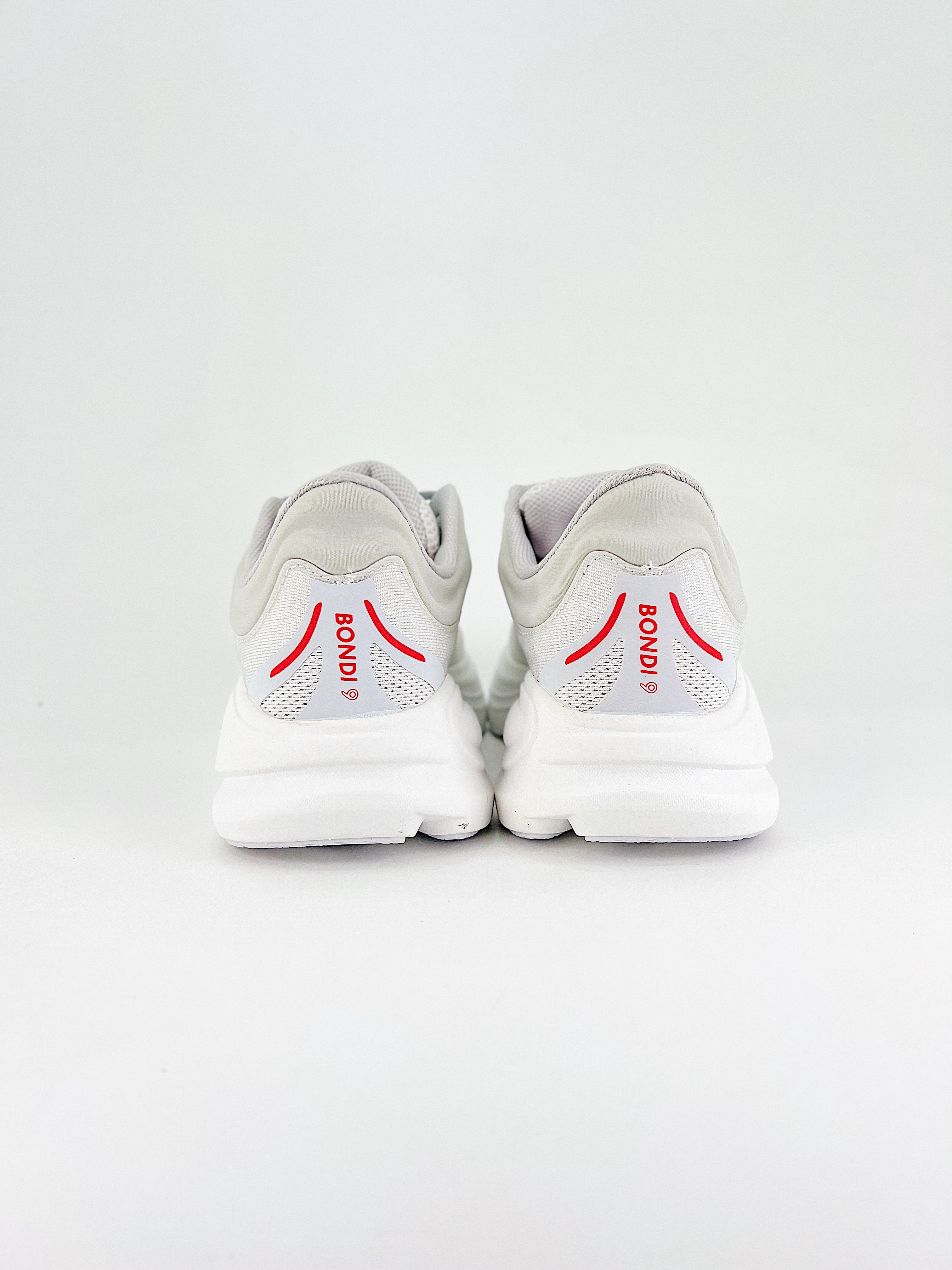 Hoka One Bondi 9 bianco logo