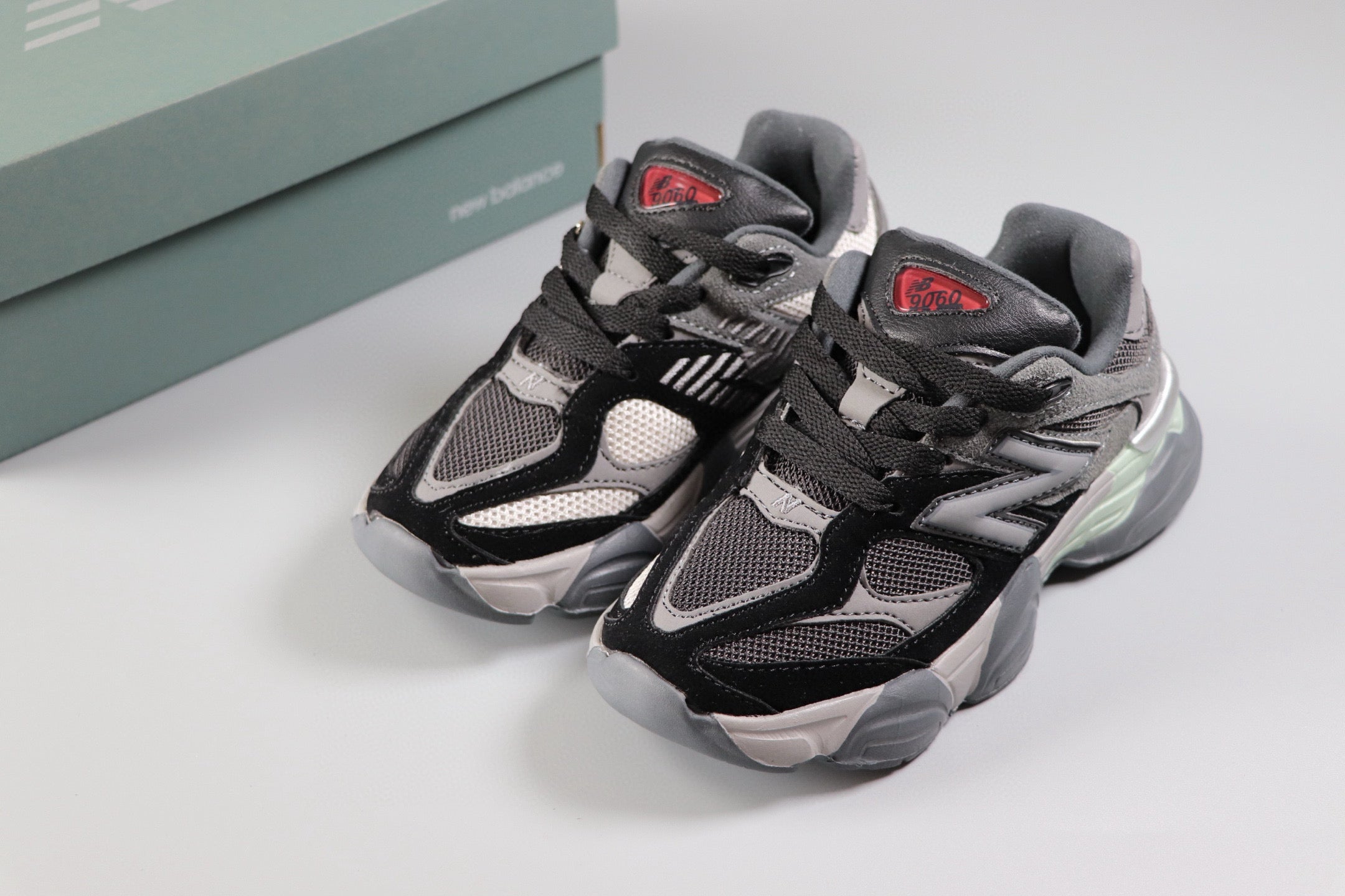 New Balance NB 9060 junior Black Grey