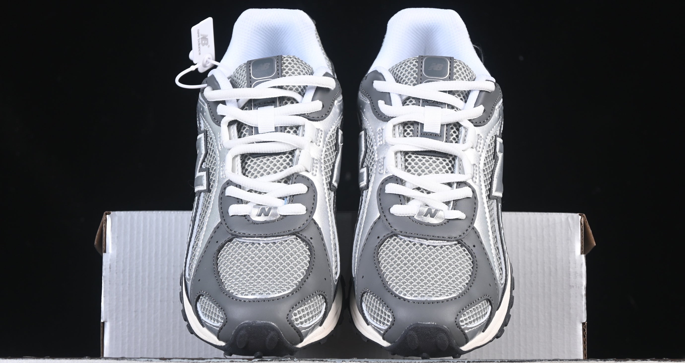 New Balance 204 L Dark Silver Metallic