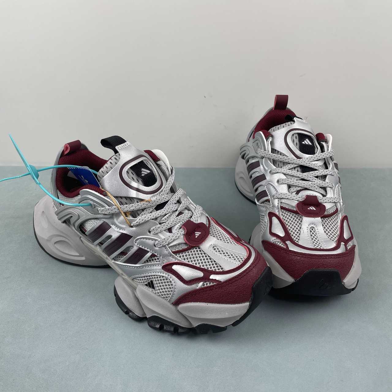 Adidas XLG Runner Deluxe sneakers silver red