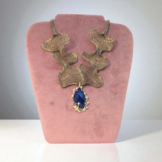 Gioiello Esclusivo: Collana Artigianale in Titanio Anallergico con lapislazzuli e Zirconi Autentici