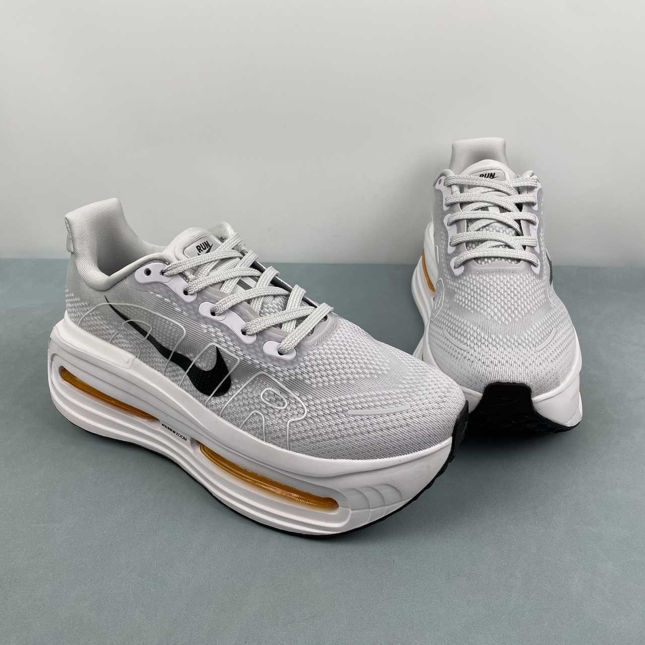 Nike Vomero Premium light grey white - VIBES MILANO