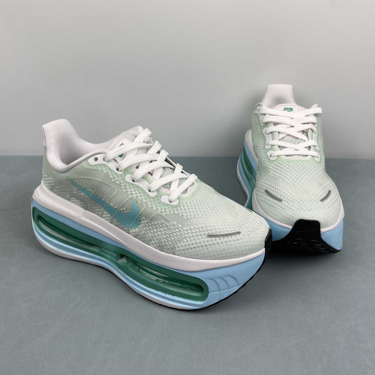 Nike Vomero Premium light green - VIBES MILANO
