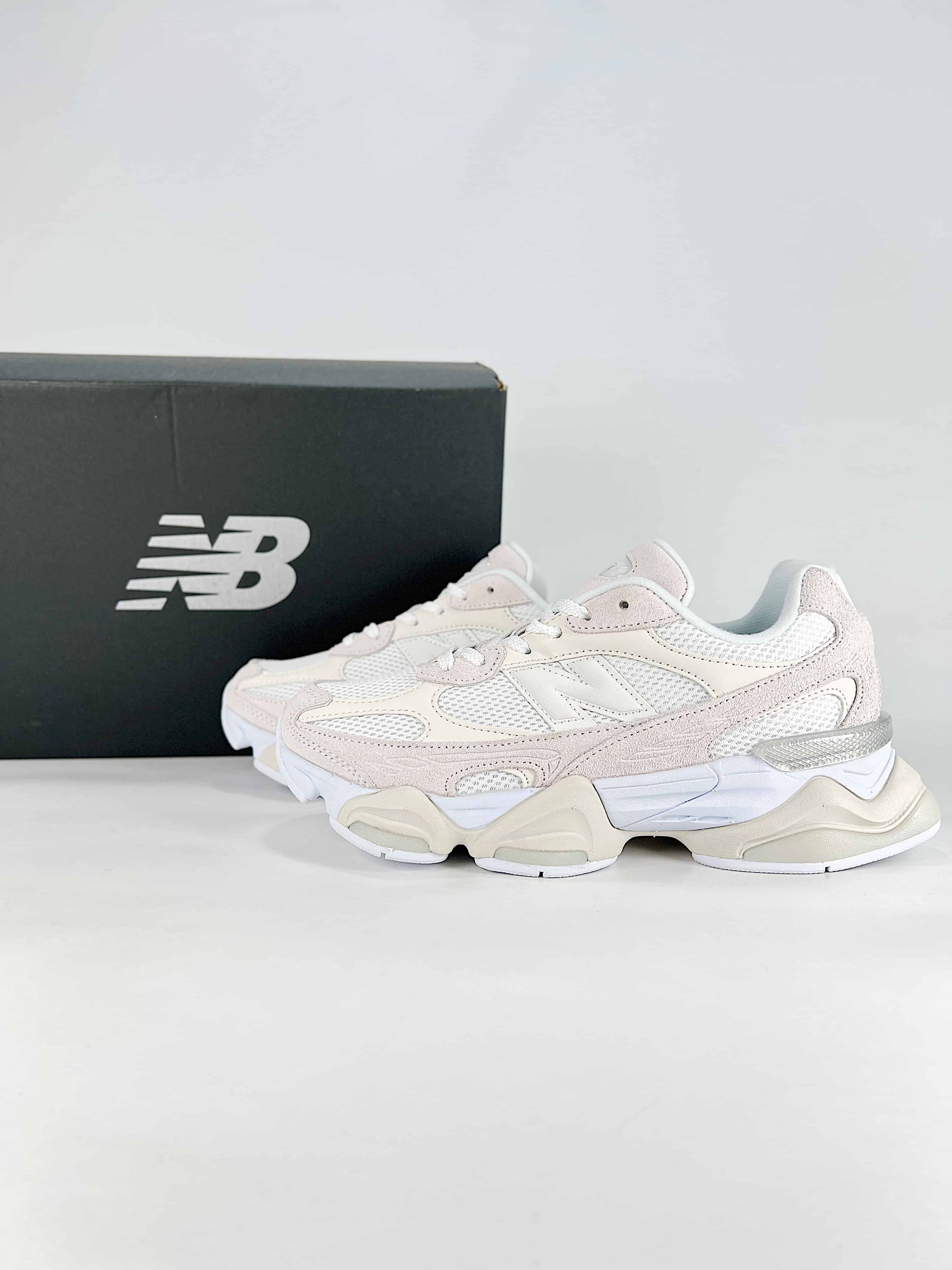 New Balance NB 9060 Beige Taupe (solo mercato Asia e Australia)