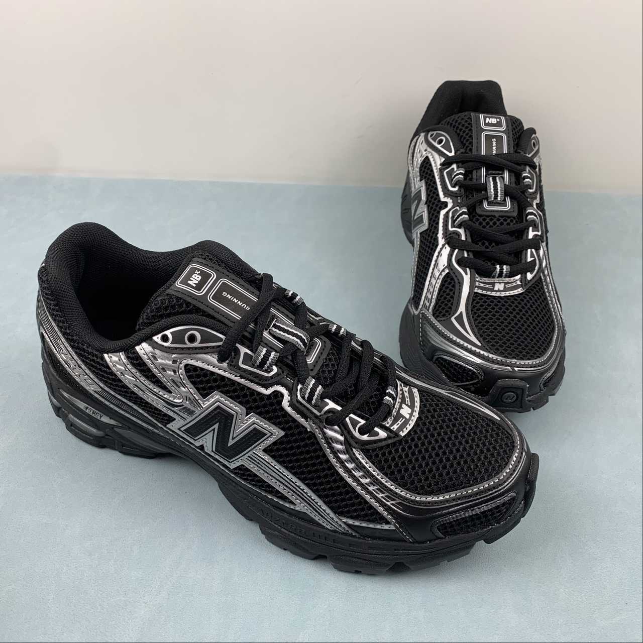 New Balance NB 740 Black Silver