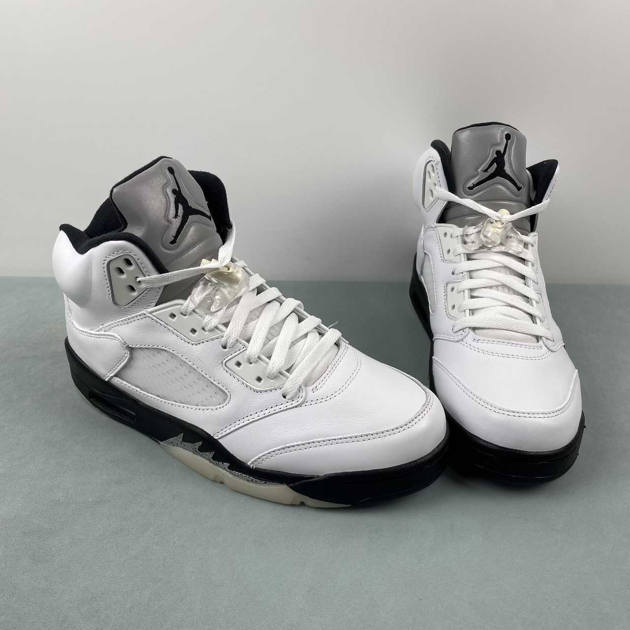 Nike Air Jordan 5 Retro White & Black Reverse Metallic - VIBES MILANO