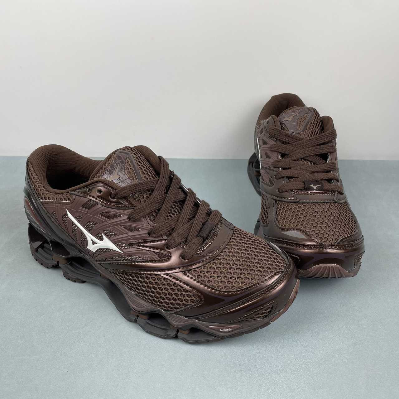 Mizuno Wave Prophecy sneakers brown