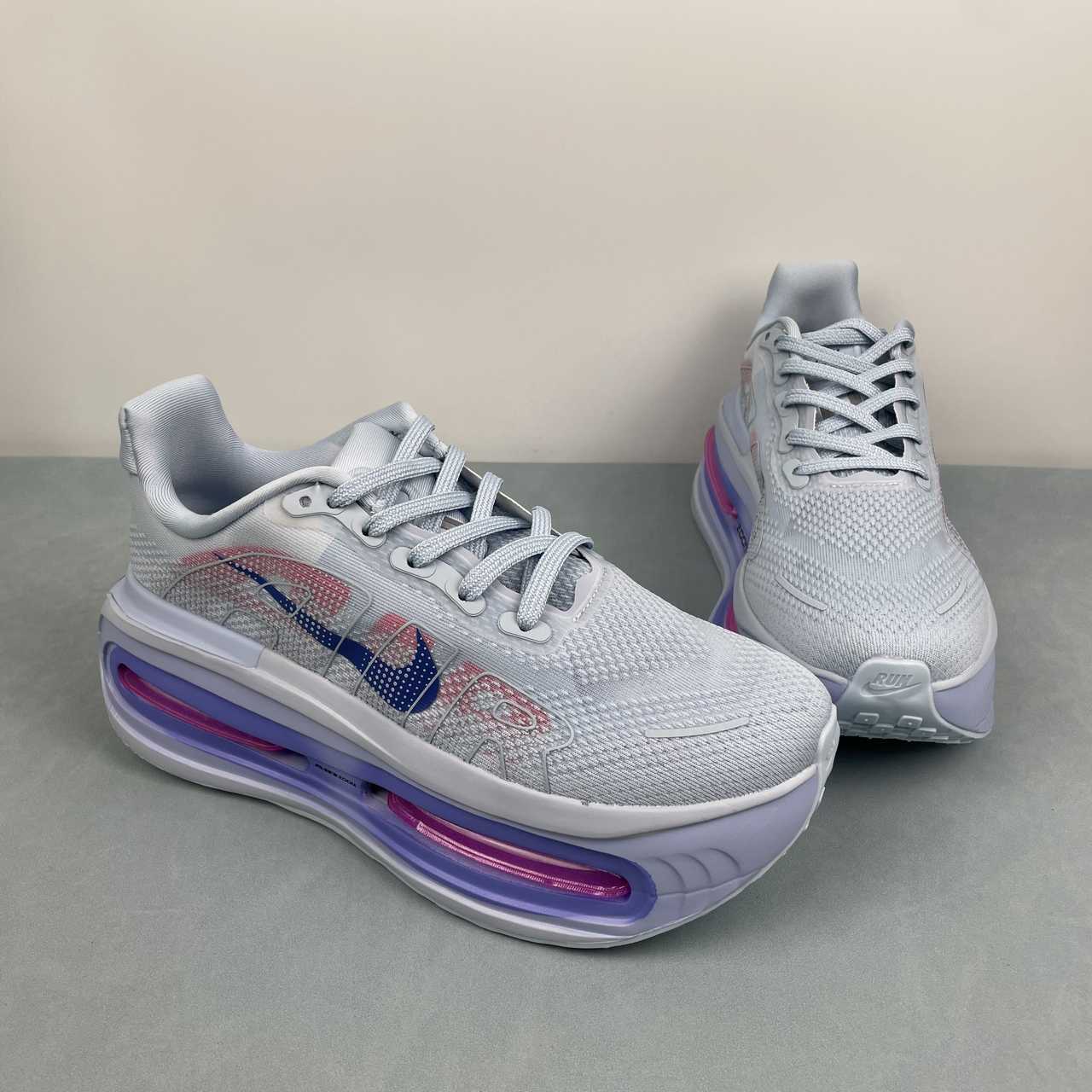 Nike Vomero Premium ice blue pink