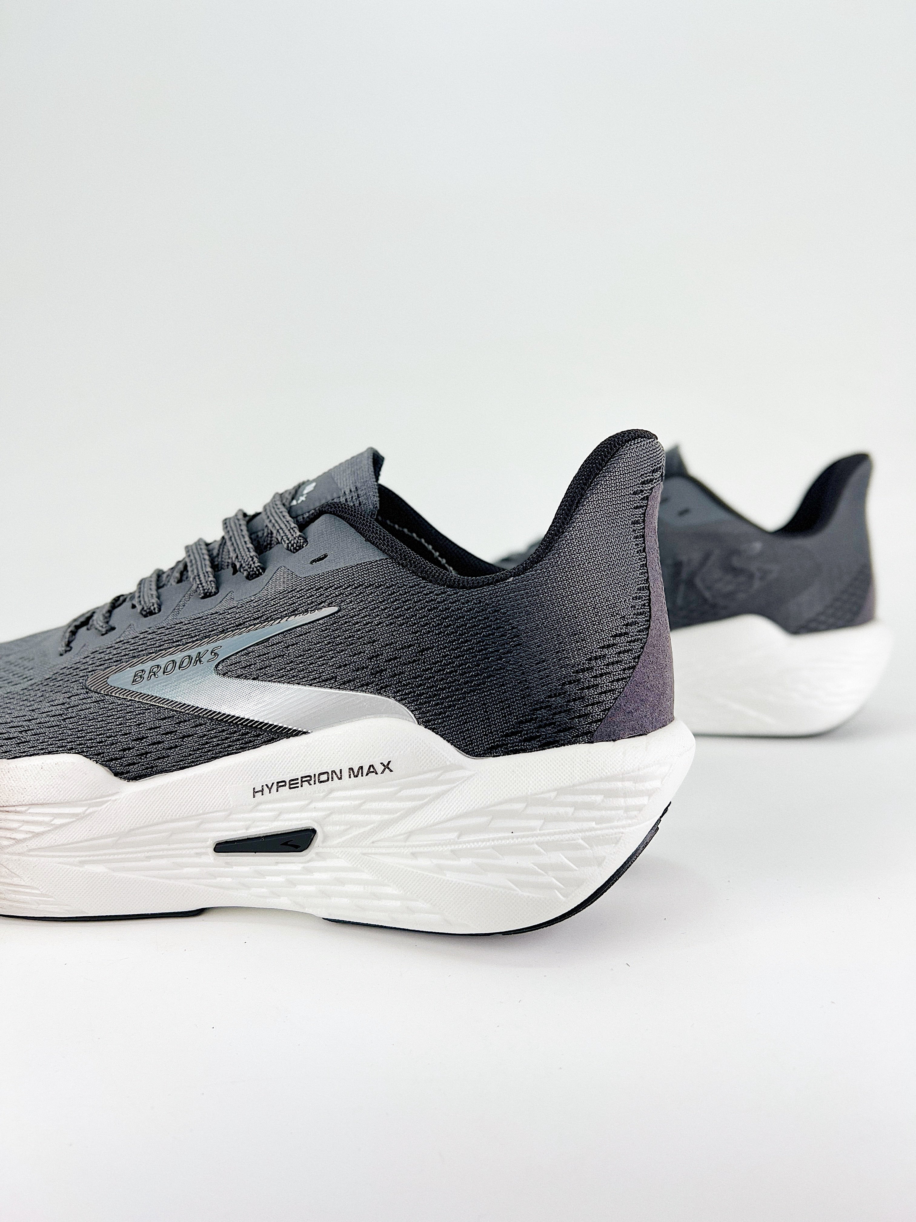 Brooks Hyperion Max 2 nero bianco