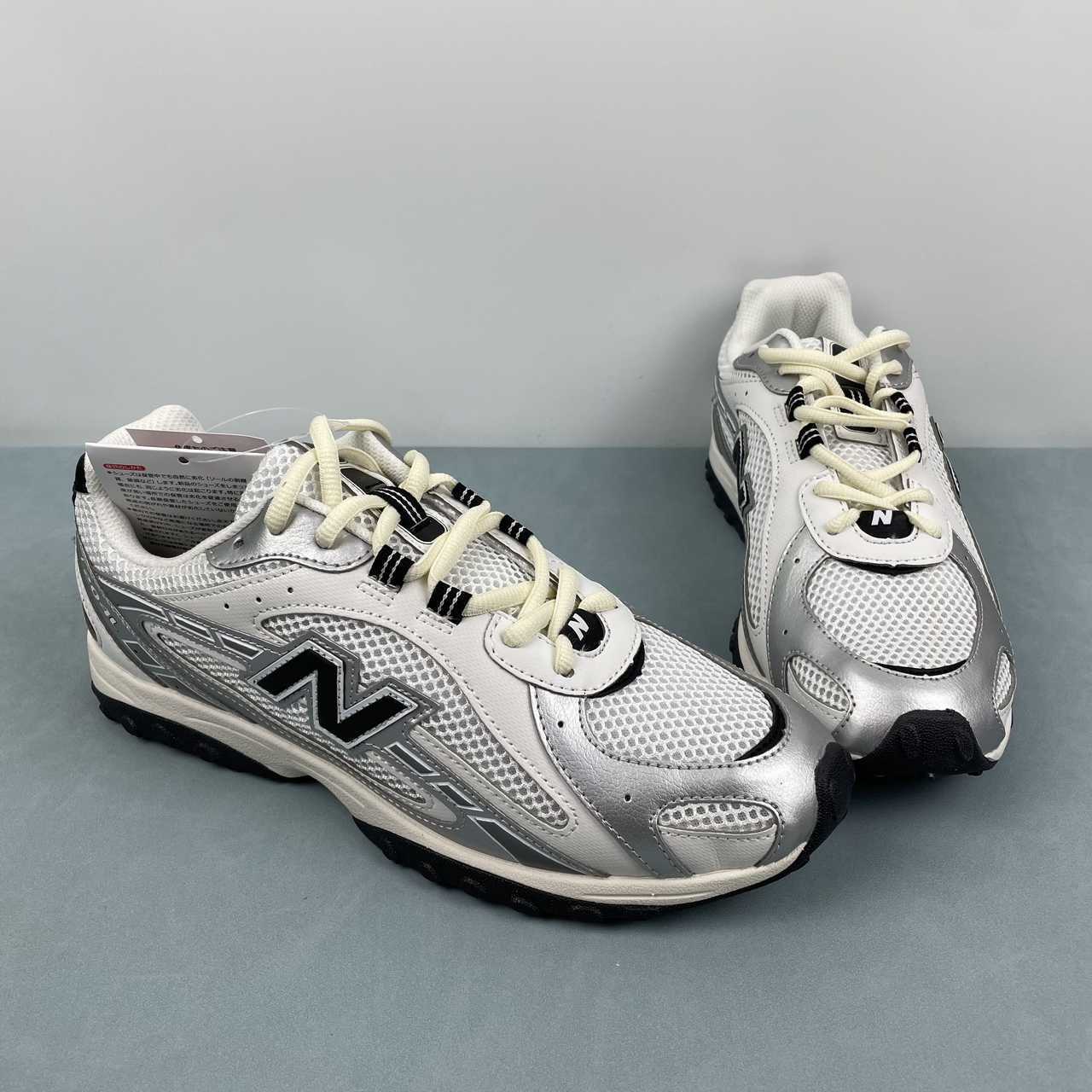 New Balance 204 L Silver Metallic