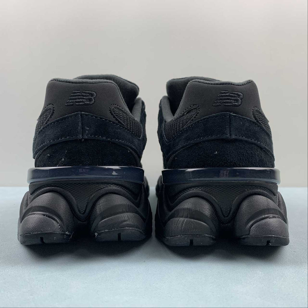 New Balance NB 9060 Triple Black scamosciato