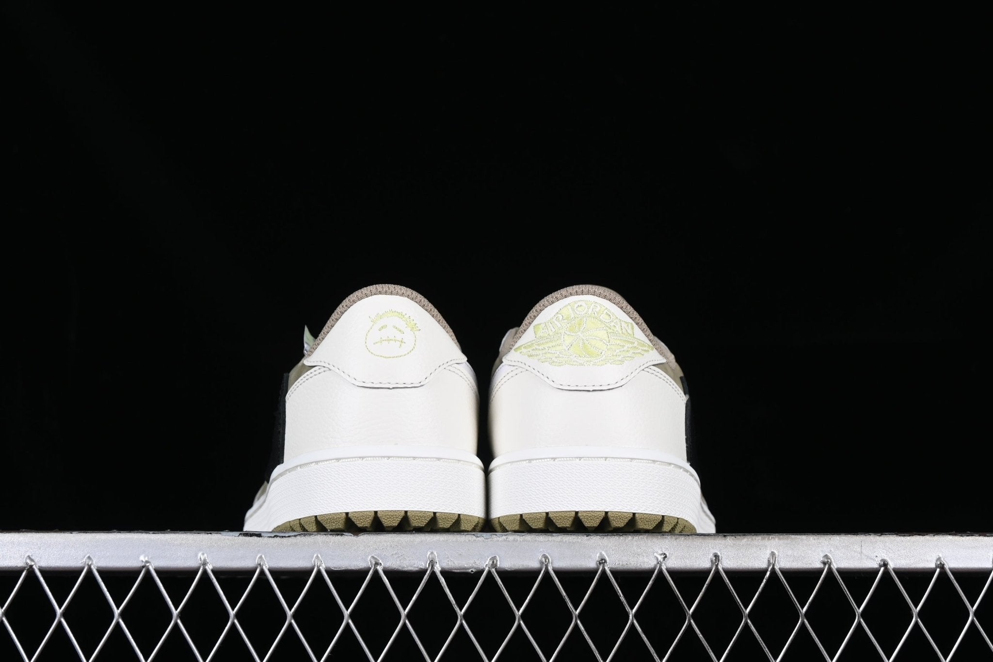 Travis Scott x Air Jordan 1 Retro Low Golf Neutral Olive - VIBES MILANO