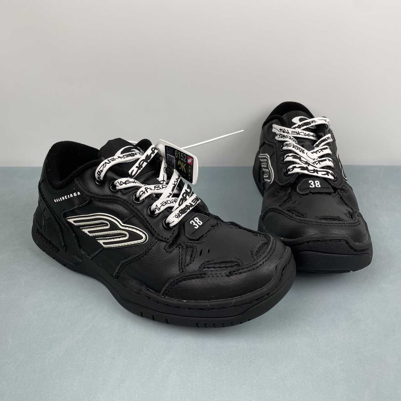 Balenciaga Hampton medium worn out sneakers