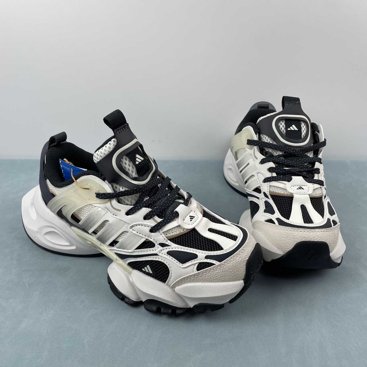 Adidas XLG Runner Deluxe sneakers beige