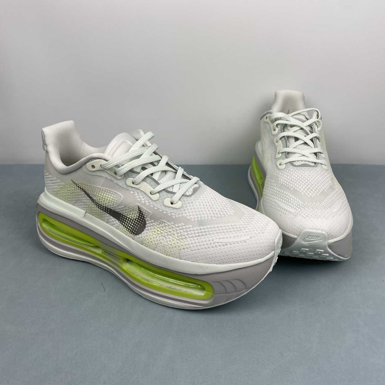 Nike Vomero Premium moon - VIBES MILANO