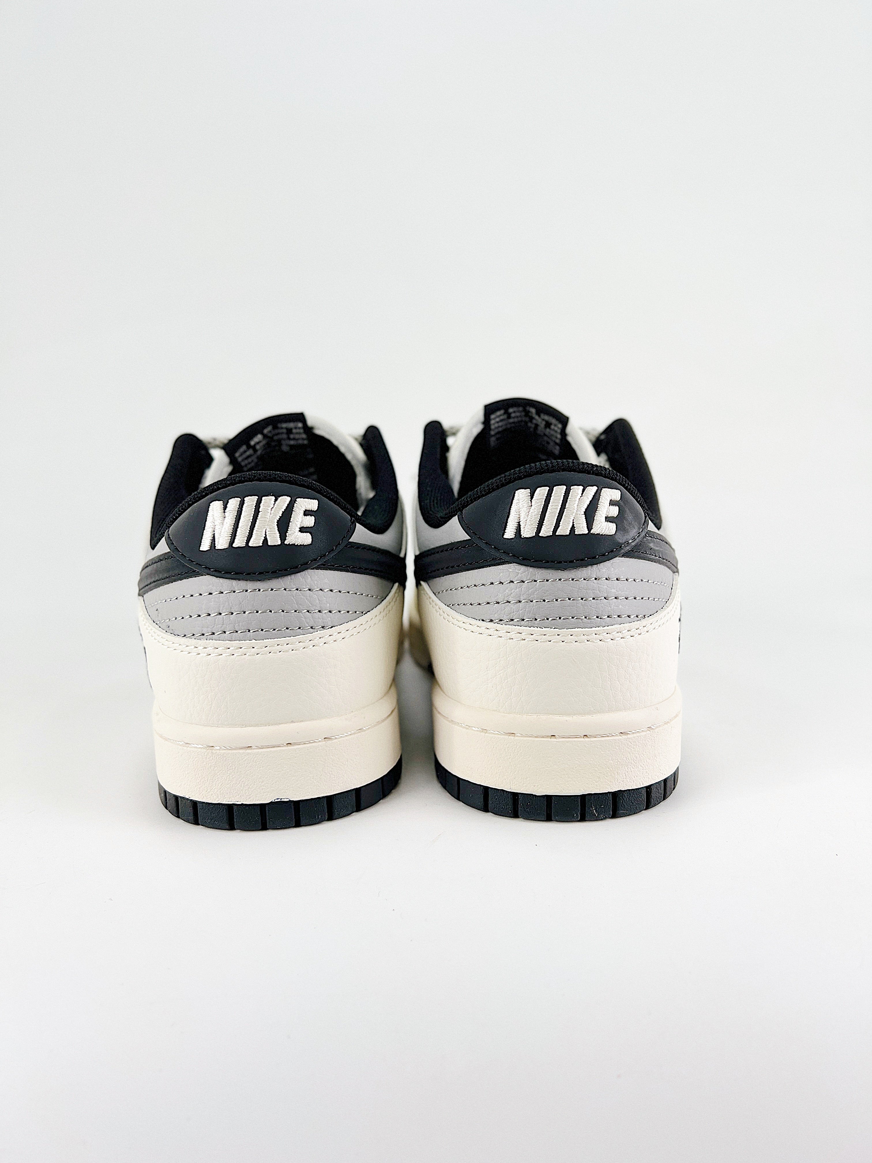 Nike New Dunk SB Low mod. Stussy bianco