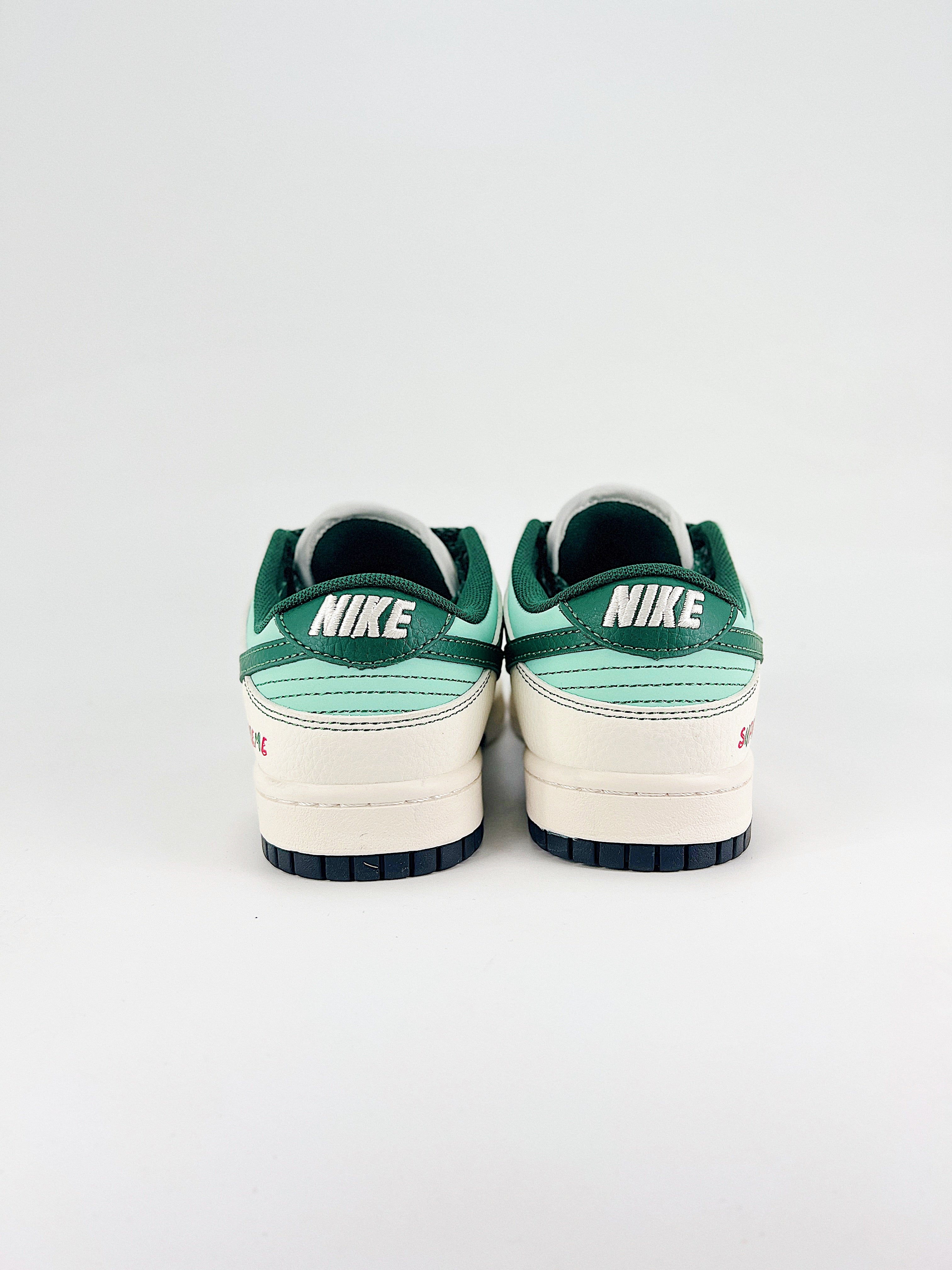 Nike New Dunk SB Supreme verde bianco
