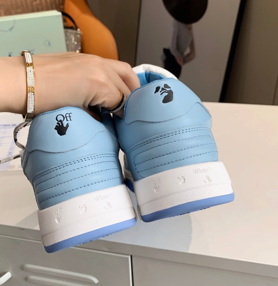 Off-White OOO Out Of Office sneakers in pelle colore celeste e bianco