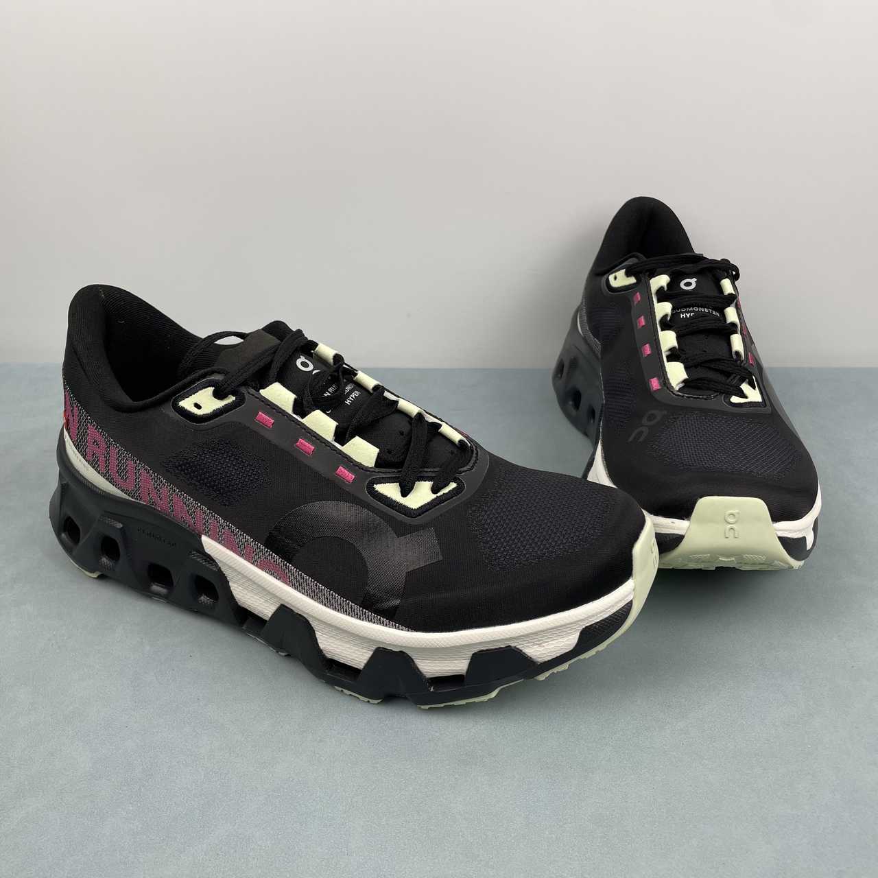 On Cloud Running Cloudmonster Hyper Iron & Black