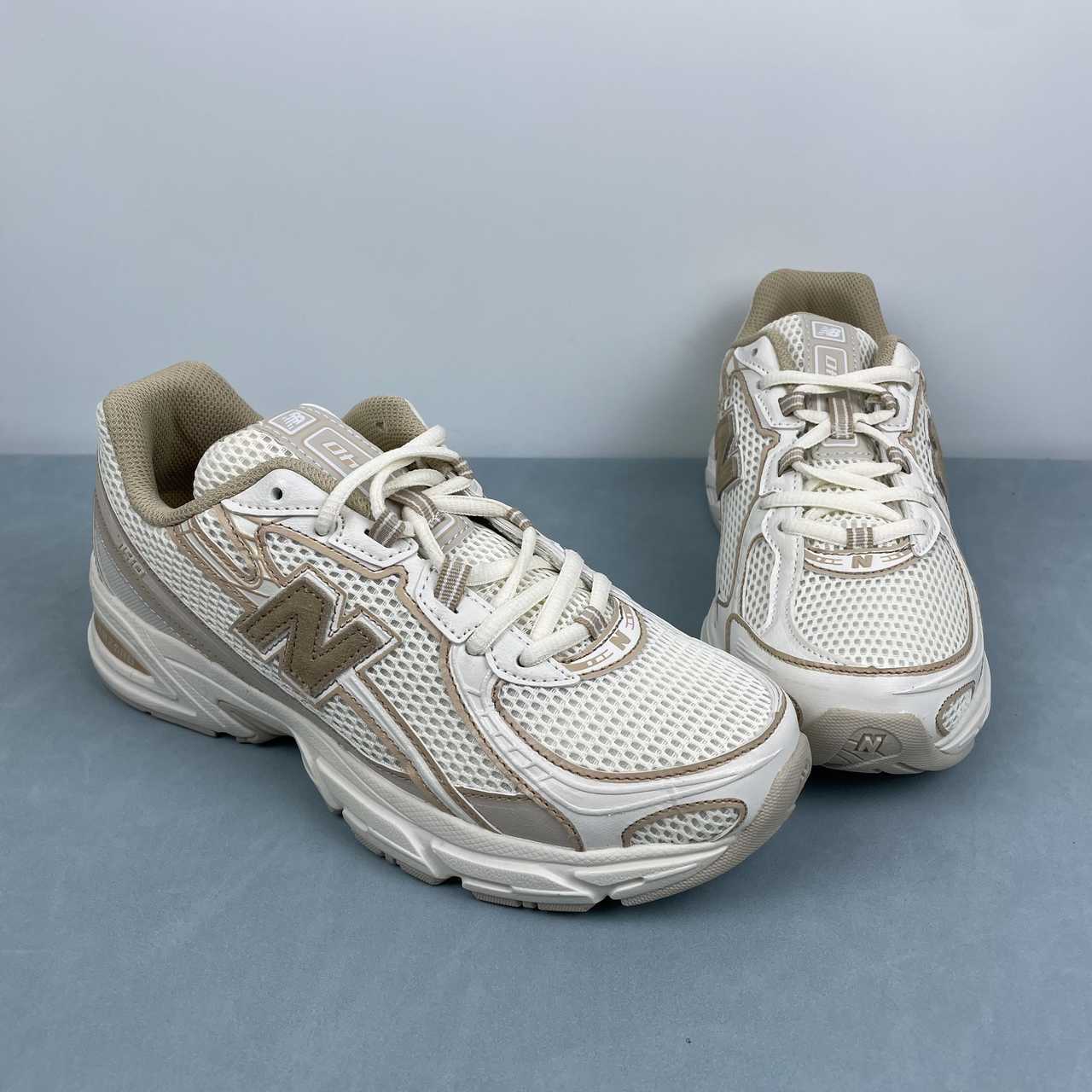 New Balance NB 740 Beige