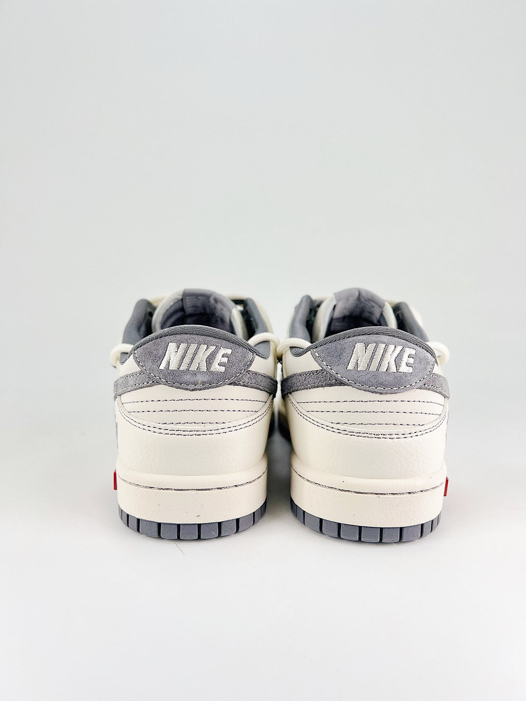 Nike New Dunk SB Supreme bianco grigio