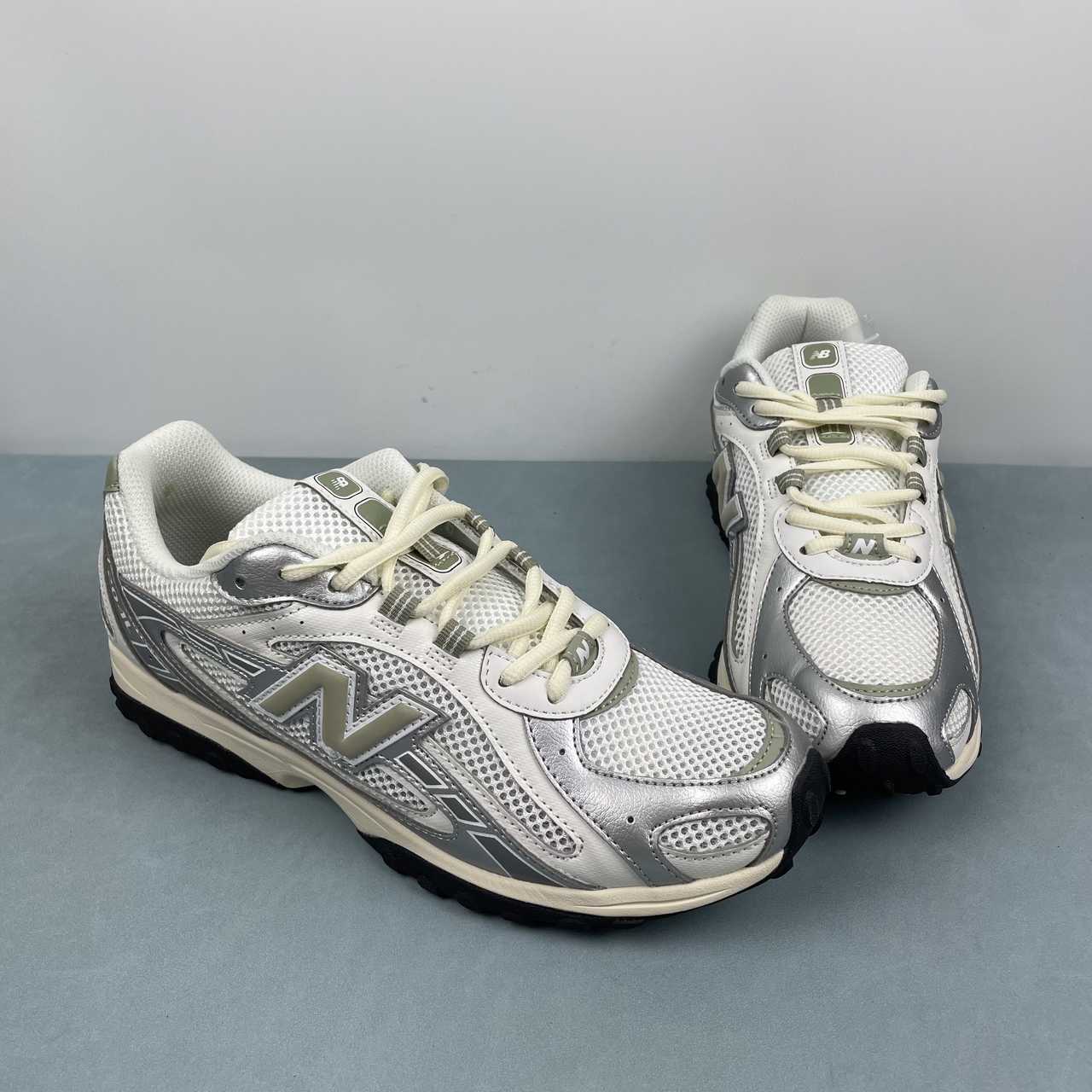 New Balance 204 L Silver Metallic Sage Green