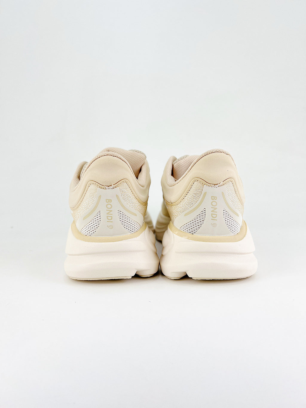 Hoka One Bondi 9 beige