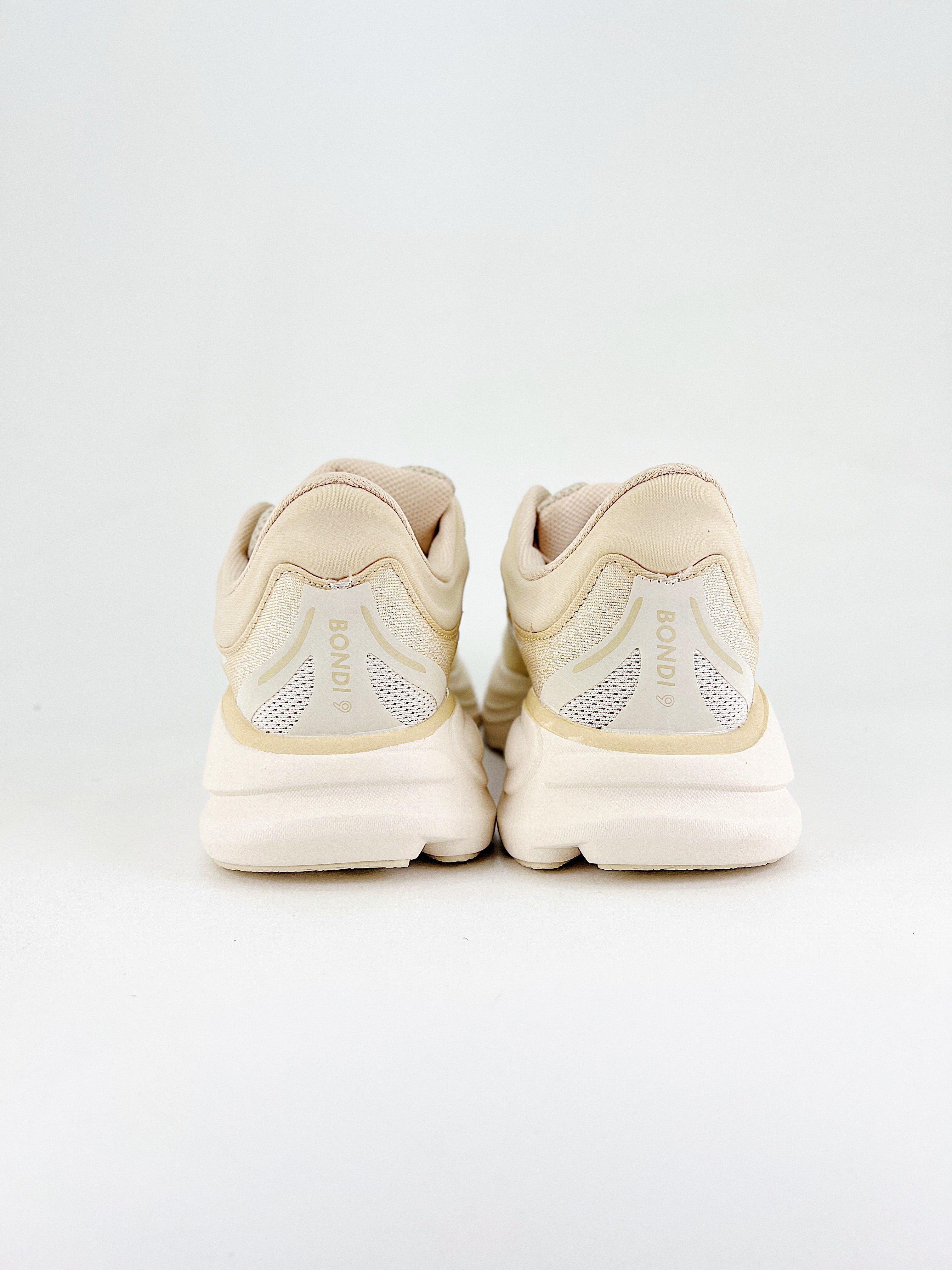 Hoka One Bondi 9 beige