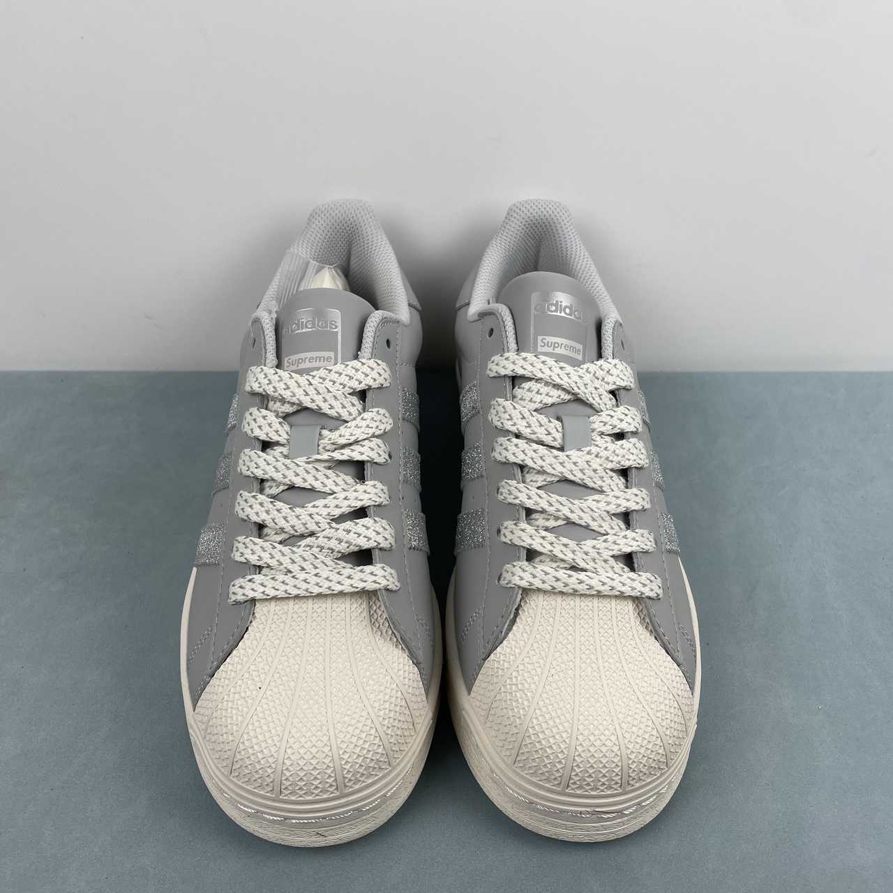Adidas Originals Superstar grigio mod. Supreme (destinato al mercato estero)