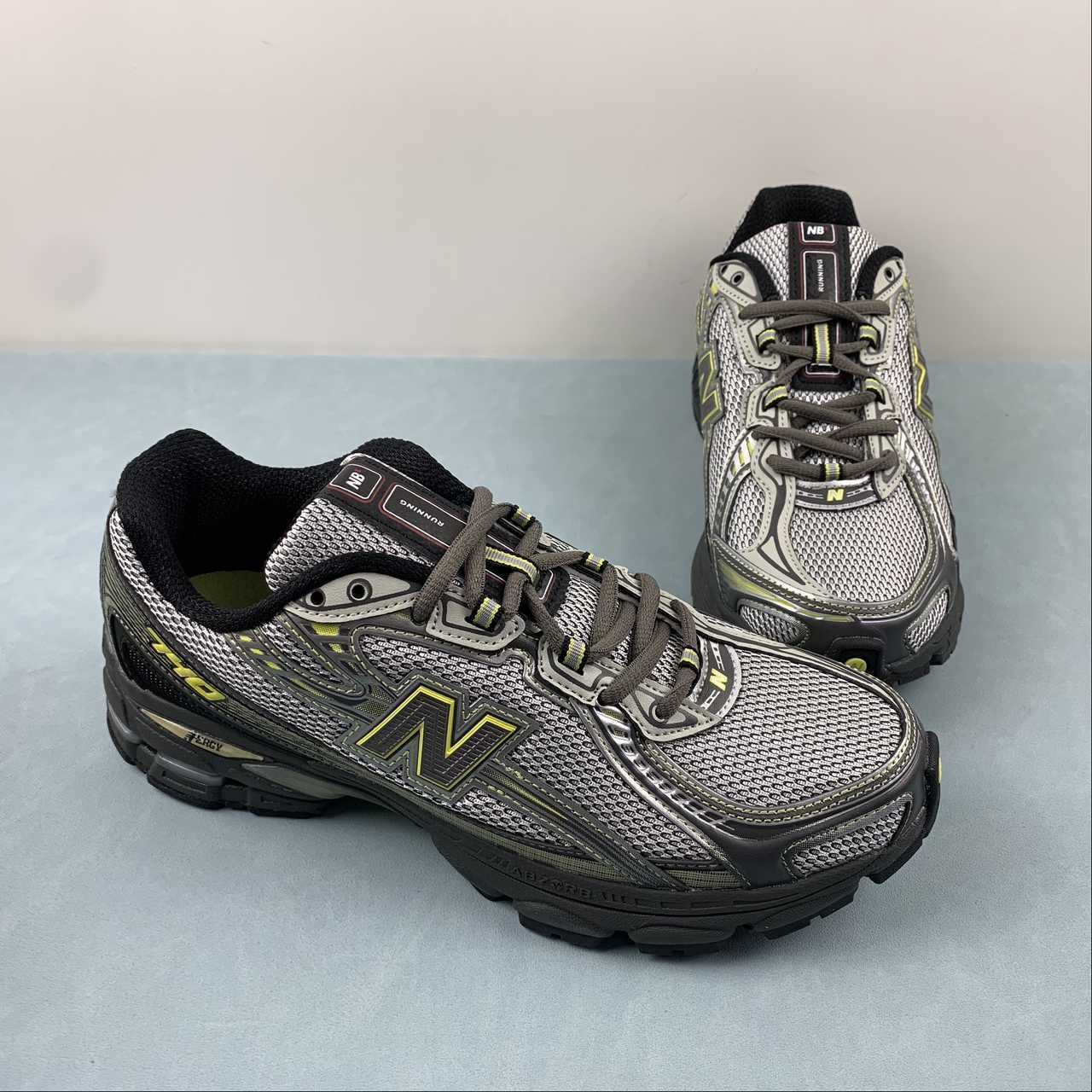 New Balance NB 740 Silver Yellow Black