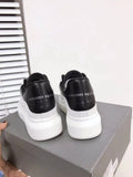 Alexander McQueen sneakers suola oversize bianco inserti neri