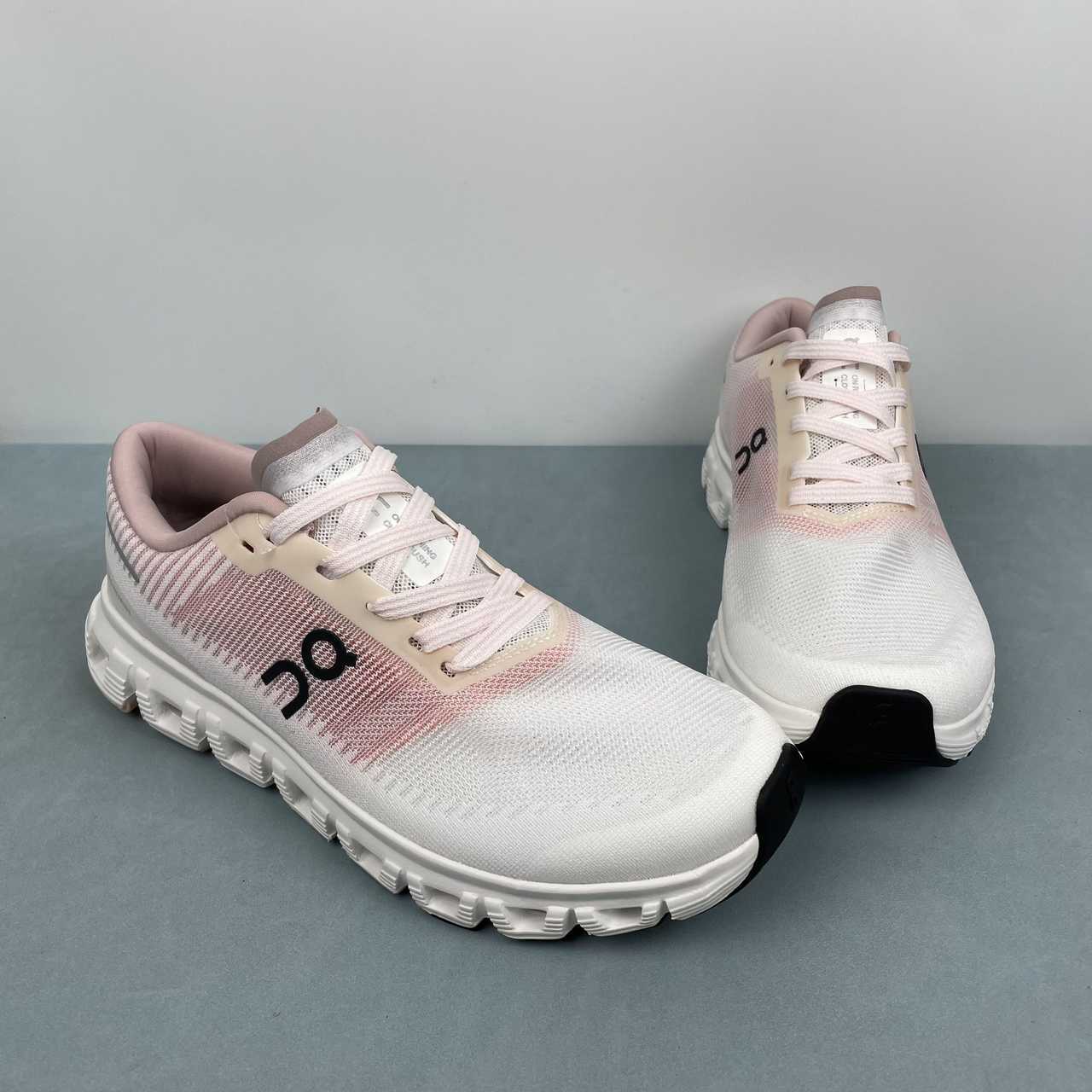 On Cloud 6 Push sneakers donna da running e streetwear bianco rosa - VIBES MILANO
