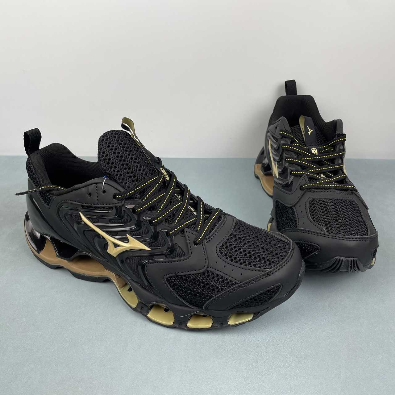 Mizuno Wave Prophecy sneakers nero gold