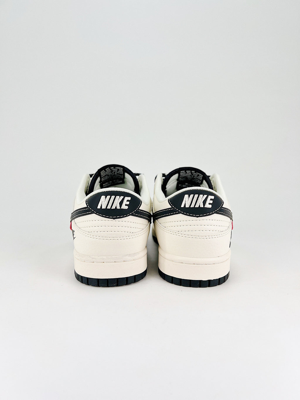 Nike New Dunk SB Supreme bianco