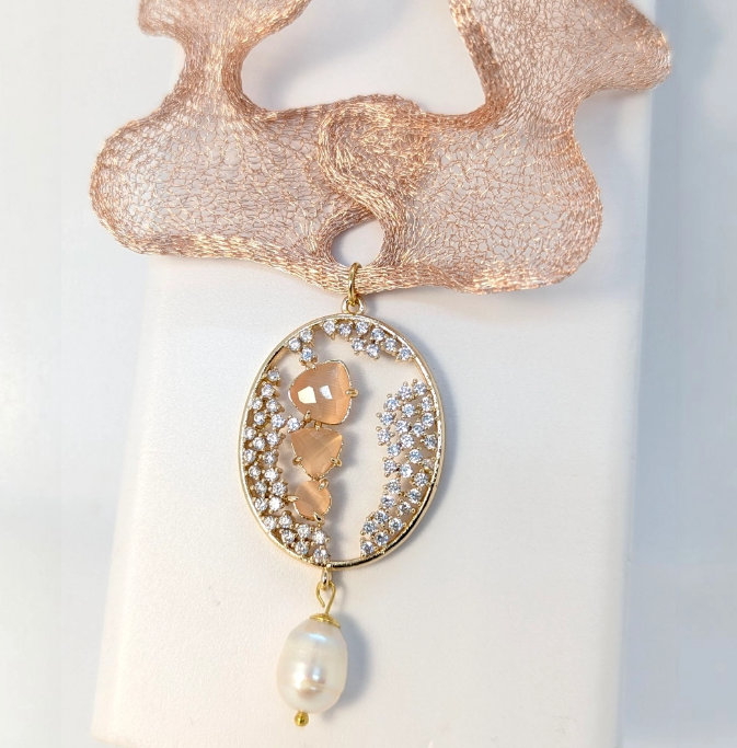 Collana Artigianale in Titanio con Quarzo, Zirconi e Perla Barocca