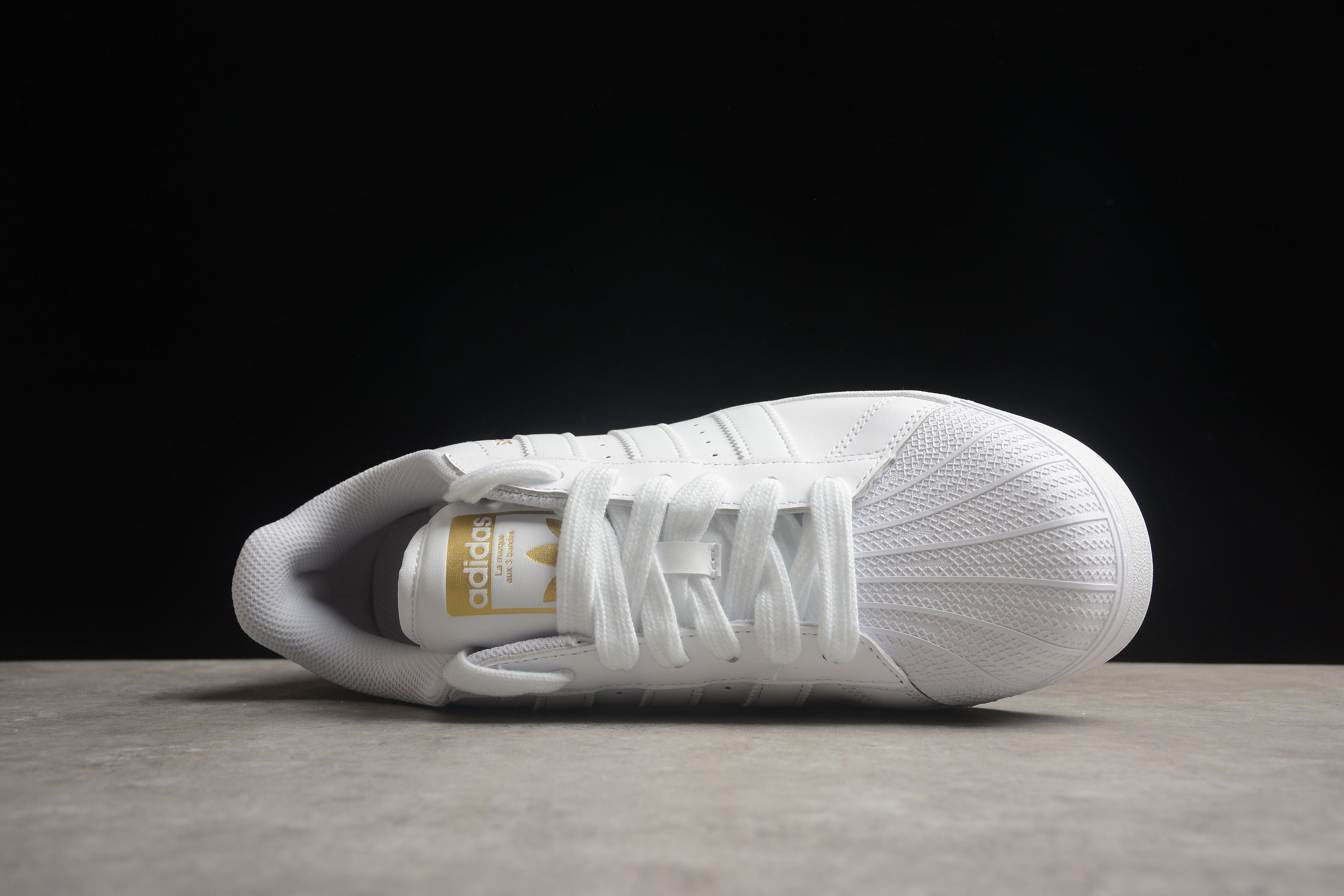 Adidas Originals Superstar XLG (non destinata al mercato italiano)