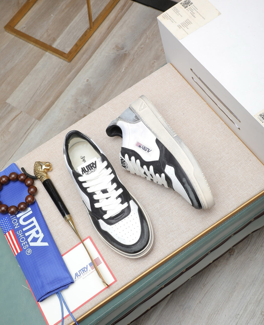 Autry Medalist Low sneakers bianco nero bianco argento - VIBES MILANO