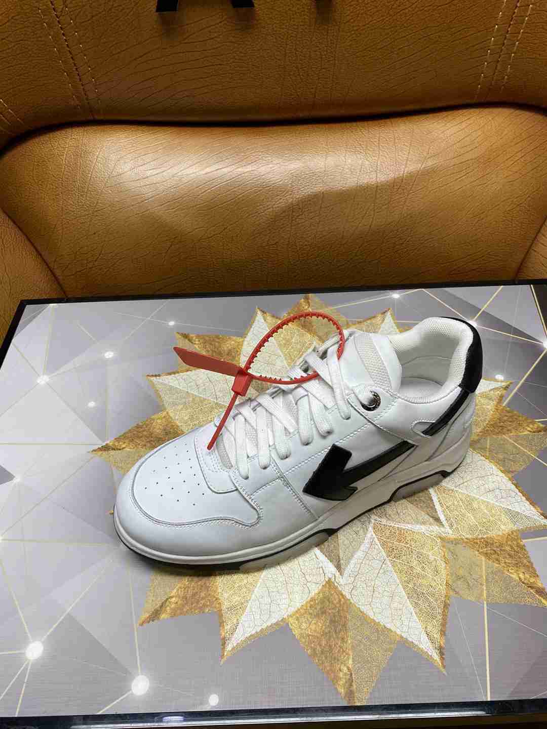 Off-White OOO Out Of Office sneakers in pelle colore bianco con dettaglio nero