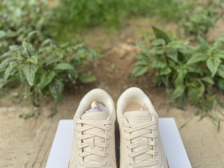ALO Yoga Recovery Mode Cream Gum | Sneakers Premium Lifestyle