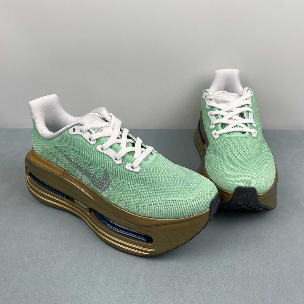 Nike Vomero Premium light green gold