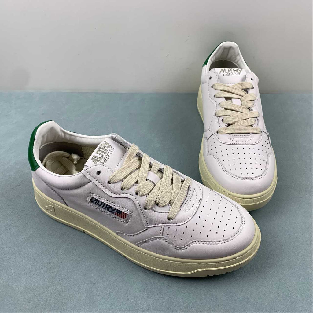 Autry Medalist Low bianca con talloncino verde