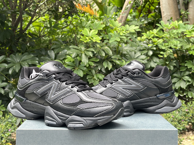 New Balance NB 9060 Triple Black pelle
